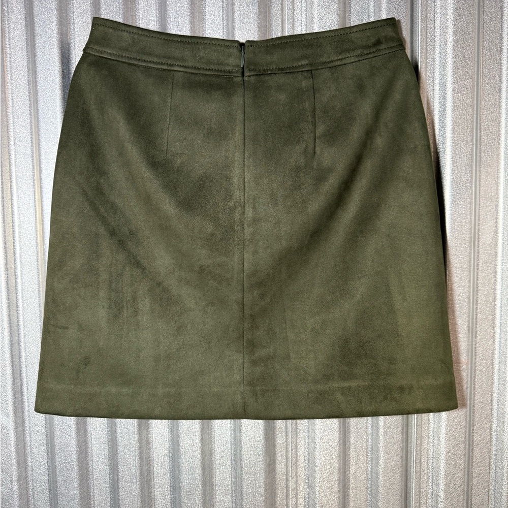 NWOT LOFT Olive Green Faux Suede Button Detail Mini Skirt, size 2, 60's 70's - Picture 2 of 9
